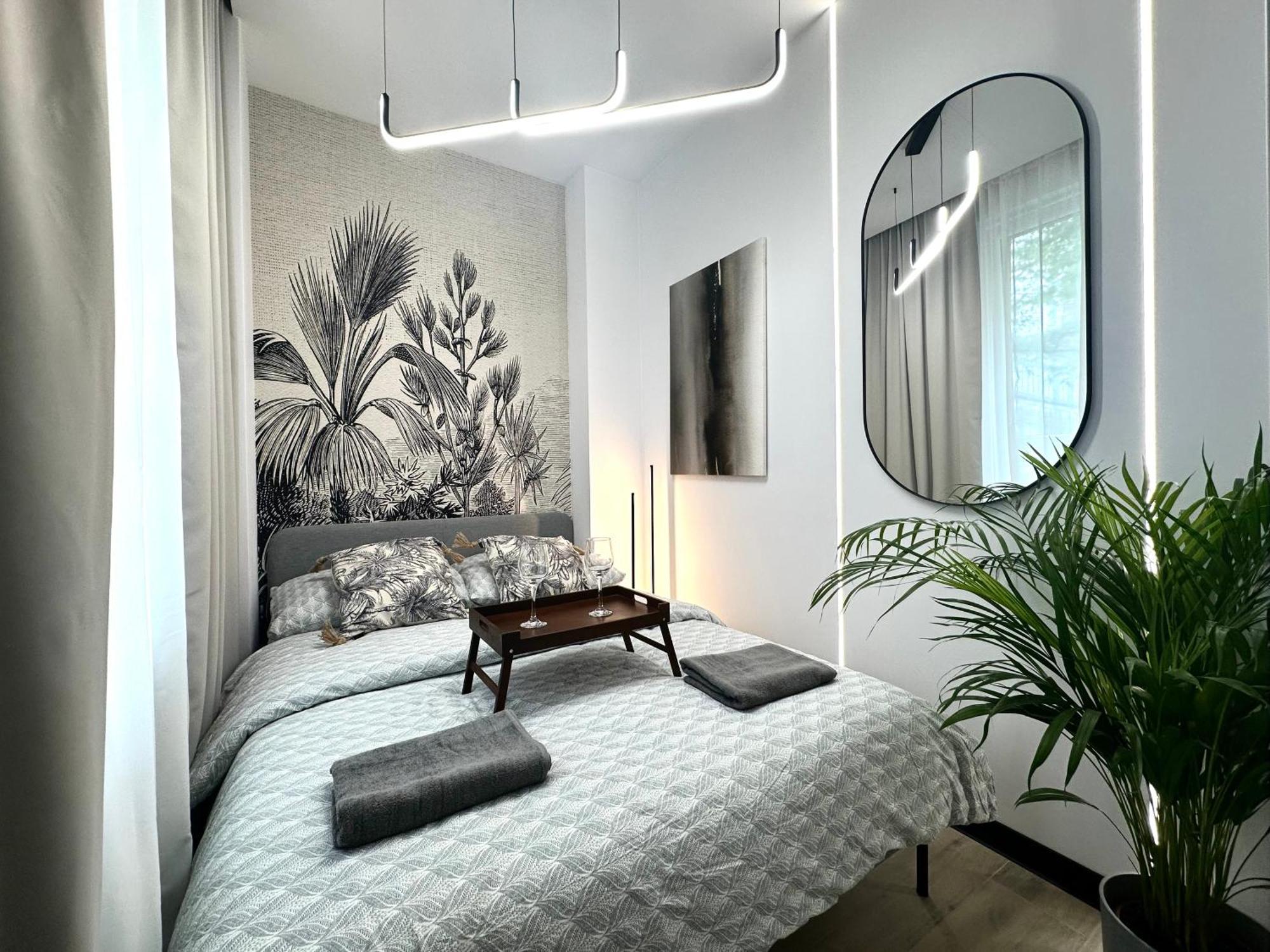 Szewska ~ 200m Main Square ~ Self Check-in 20h Apartment *